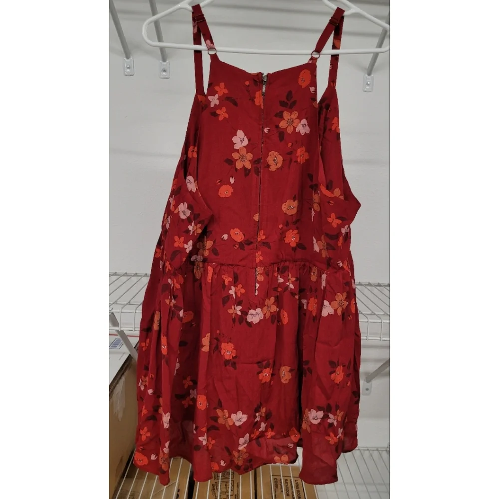 NWT | Torrid Red Floral V-Neck Peplum Tank Top - Picture 2 of 6